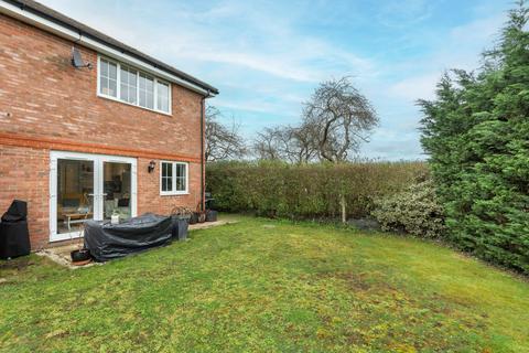 1 Hanover Close, Ashford, TW15 3FG