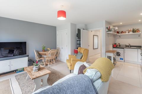 1 Hanover Close, Ashford, TW15 3FG