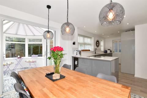 1 Cliffside Drive, Broadstairs, CT10 1RX
