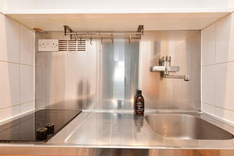 Flat 4a, 16 Cotmandene, Dorking, RH4 2BT
