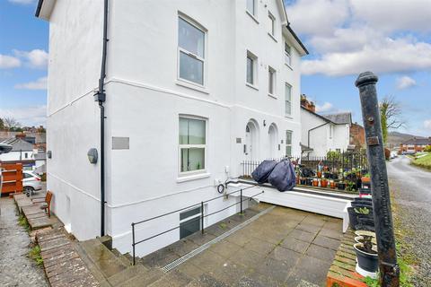 Flat 4a, 16 Cotmandene, Dorking, RH4 2BT