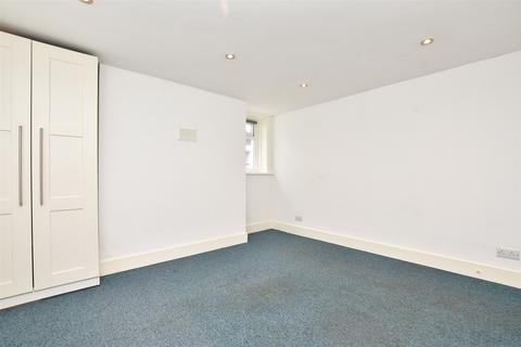 Flat 4a, 16 Cotmandene, Dorking, RH4 2BT