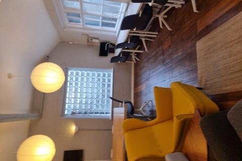 Office to rent - Mill Yard, Guildford Street, Luton, Bedfordshire, LU1