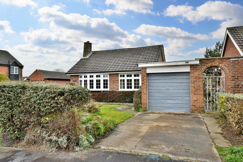 Lambourne Avenue, Ashbourne, DE6 3 bed detached bungalow £325,000