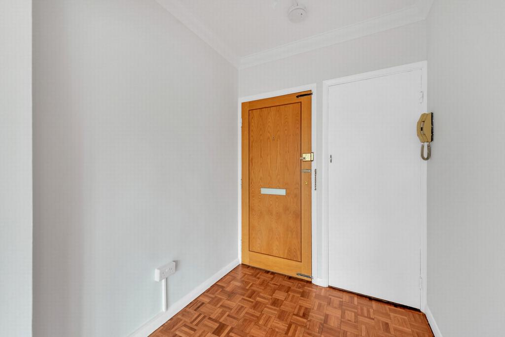 Liskeard Gardens, Blackheath, SE3 2 bed apartment £1,700 pcm (£392 pw)