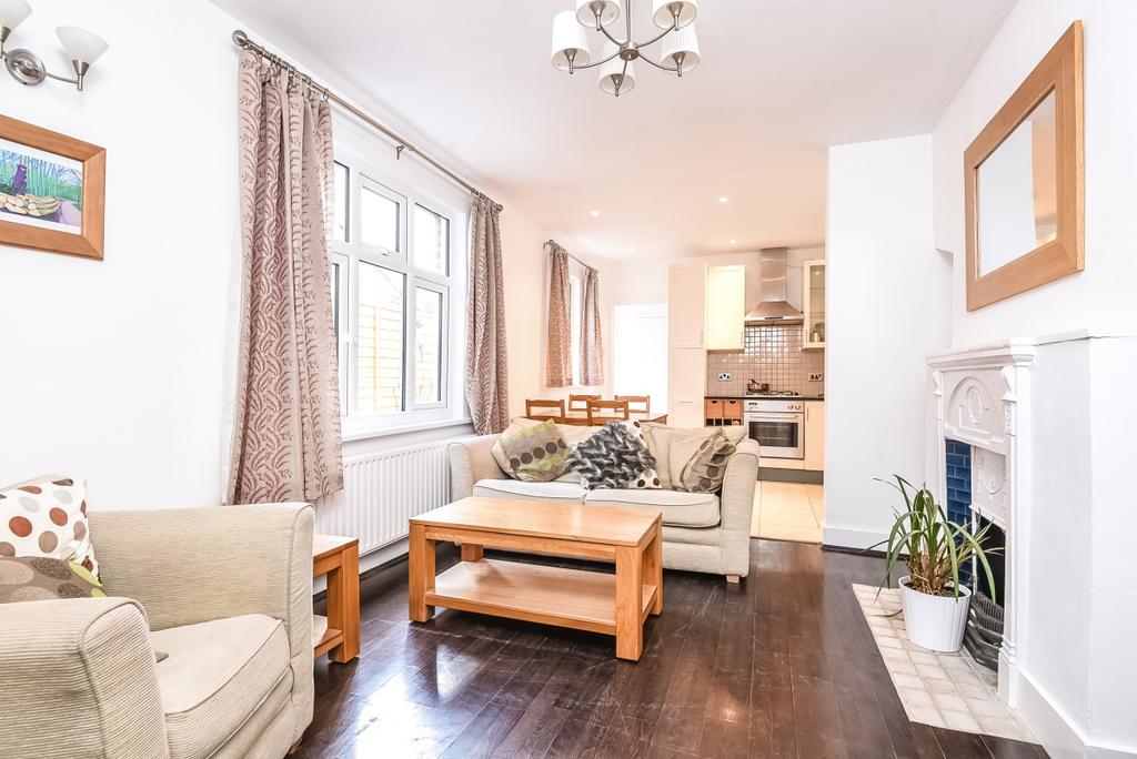 Salford Road Balham SW2 2 bed flat £1,950 pcm (£450 pw)