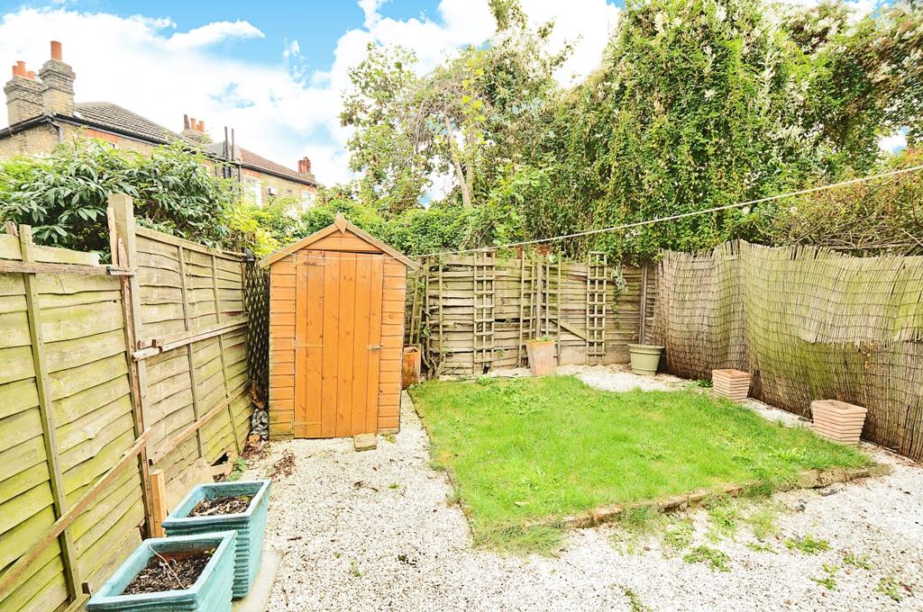 Salford Road Balham SW2 2 bed flat £1,950 pcm (£450 pw)