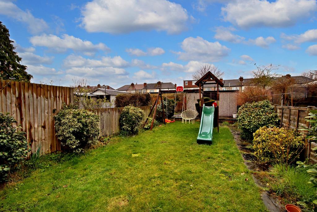 Ravenswood Crescent, North Harrow, HA2 3 bed terraced house £570,000