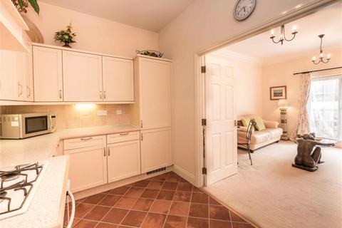 2 bedroom flat to rent, East London Street, Edinburgh, EH7
