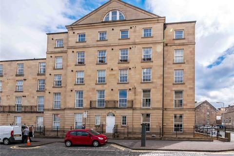 2 bedroom flat to rent, East London Street, Edinburgh, EH7