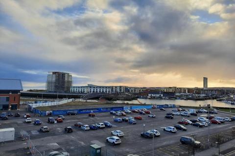 2 bedroom flat to rent, South Quay, Kings Road, Swansea, SA1 8AJ