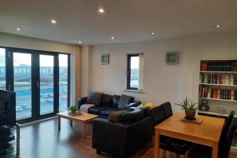 2 bedroom flat to rent, South Quay, Kings Road, Swansea, SA1 8AJ