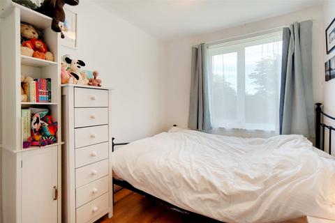 2 bedroom apartment to rent, Bunning Way, London, N7