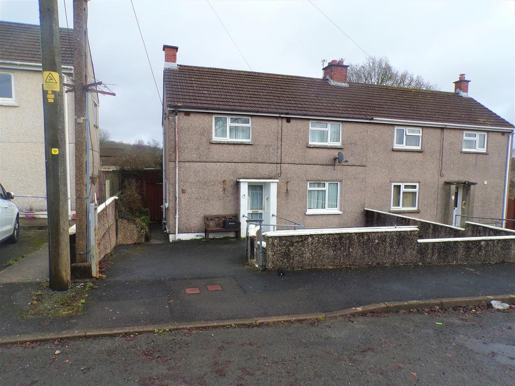 Bron Yr Ynn, Drefach, Llanelli, Carmarthenshire. 2 bed semidetached
