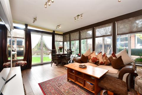 5 bedroom end of terrace house for sale - The Lowe, Chigwell, Essex