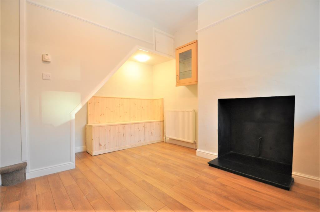 Mayfield Grove, Harrogate, North Yorkshire, HG1 5EY 2 bed terraced