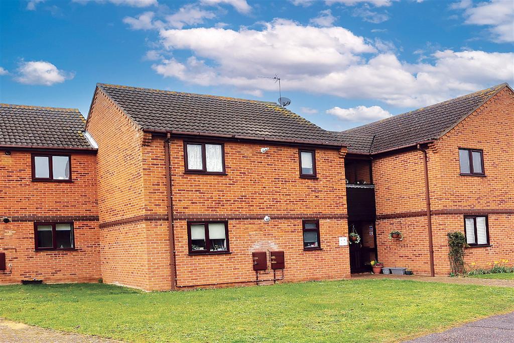 Cardington Court, Acle, Norwich, NR13 1 bed flat £155,000