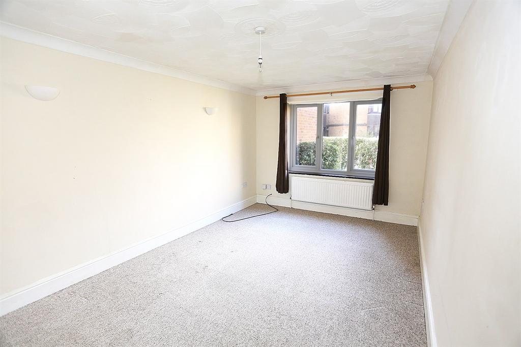 Cardington Court, Acle, Norwich, NR13 1 bed flat £155,000