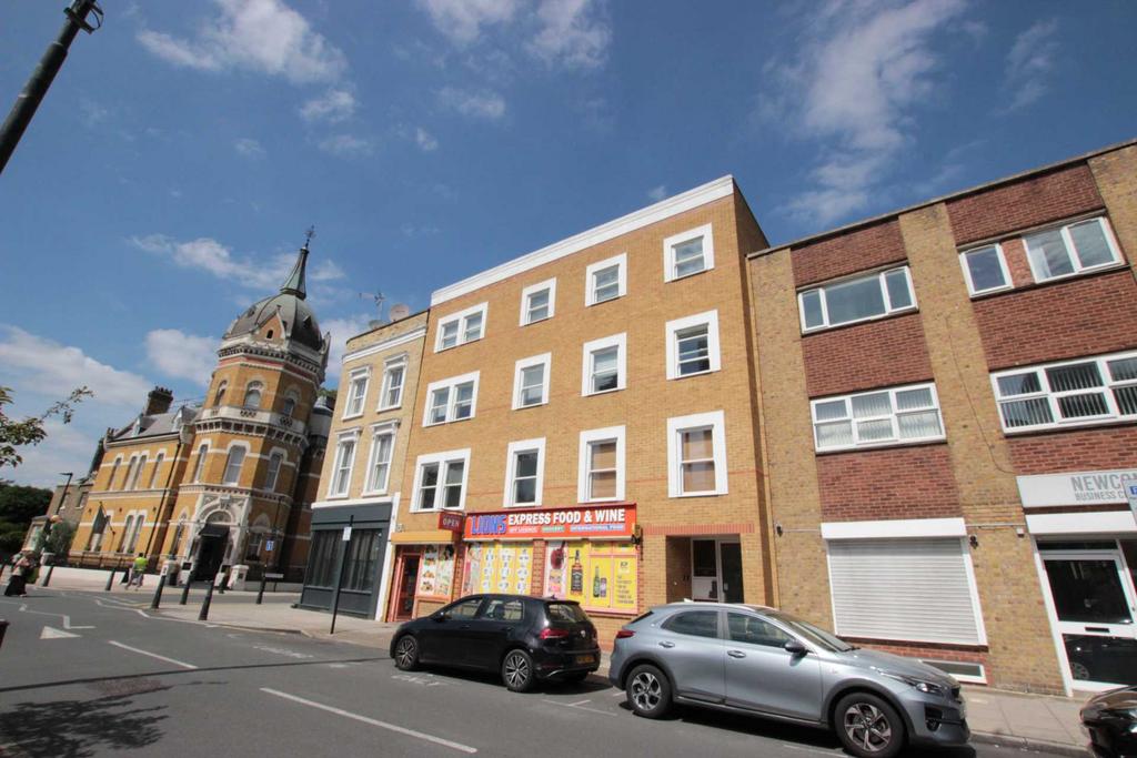 Poplar High Street, Poplar, E14 1 bed apartment for sale £325,000