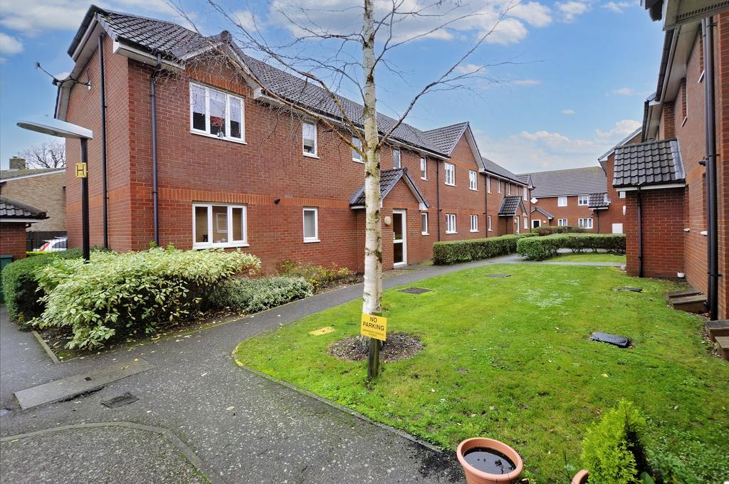 Chiltern Close, Chelmsford, Essex 1 bed flat £850 pcm (£196 pw)