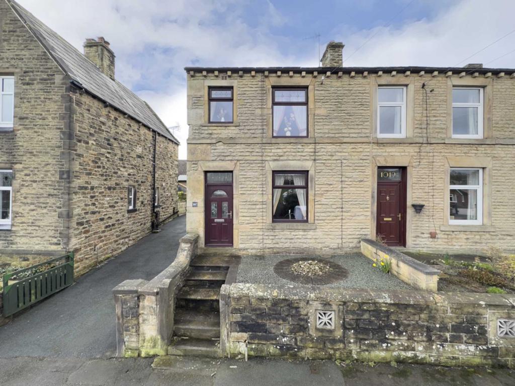 Bradford Road, Birstall 3 bed semidetached house £190,000