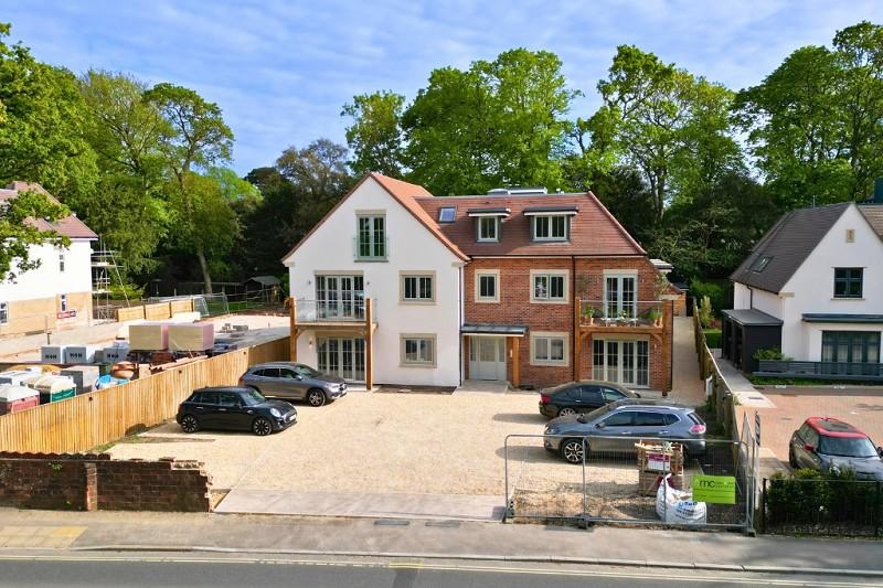 Castle Rise, Lymington Road, Highcliffe, Dorset. BH23 4JS 2 Bed Ground ...