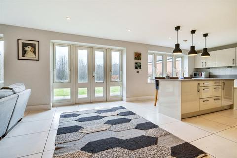 11 Brackenwood, Midhurst, GU29 0FB