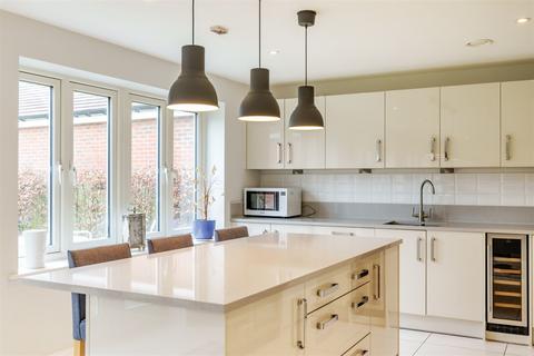 11 Brackenwood, Midhurst, GU29 0FB