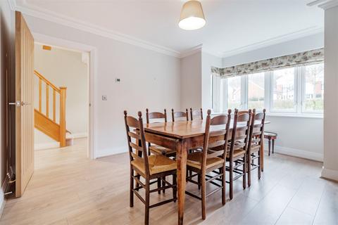 11 Brackenwood, Midhurst, GU29 0FB
