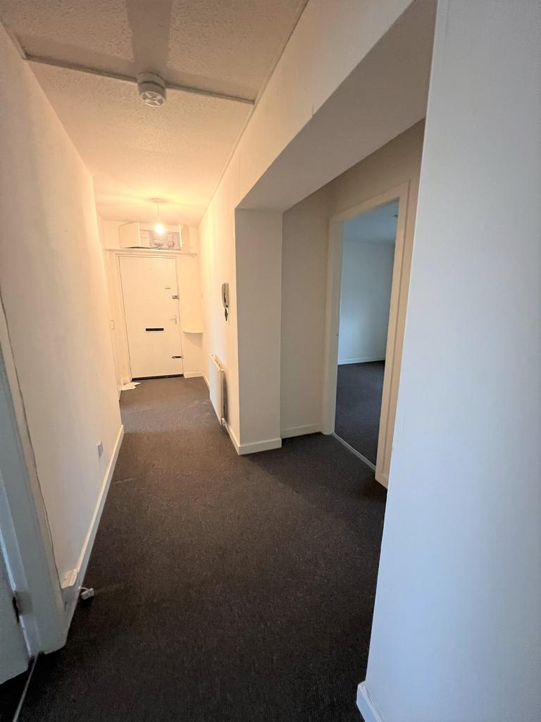 Dalriada Crescent, Motherwell 2 bed flat £525 pcm (£121 pw)