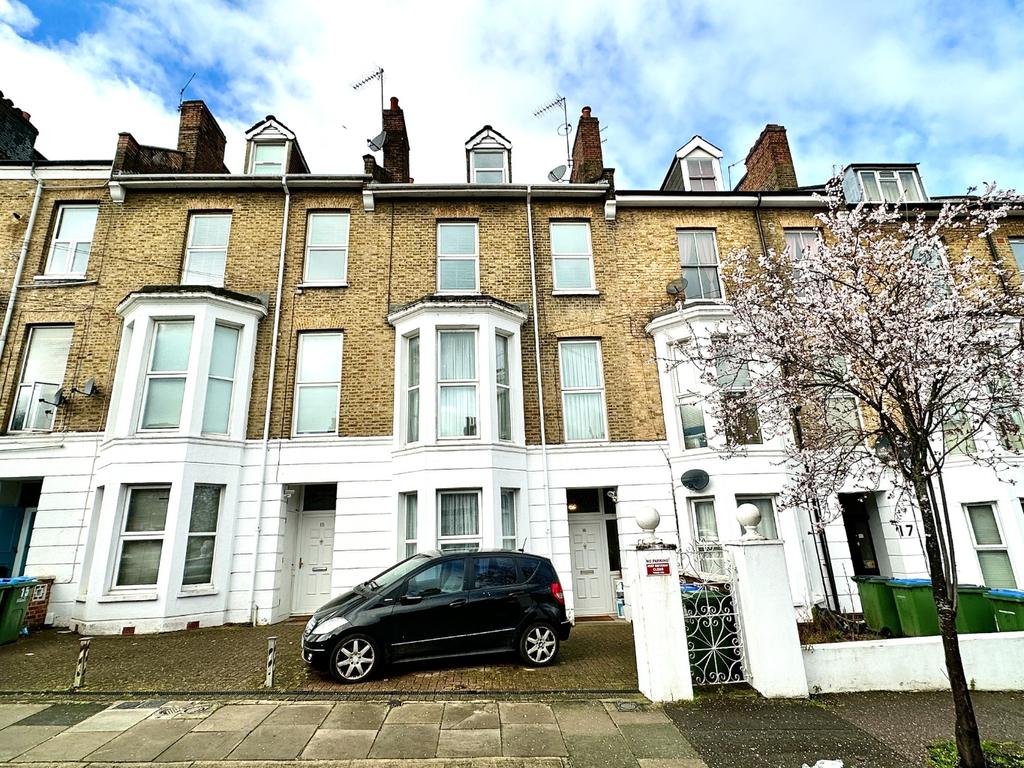 Vicarage Park Plumstead London Se18 7sx 6 Bed Terraced House For