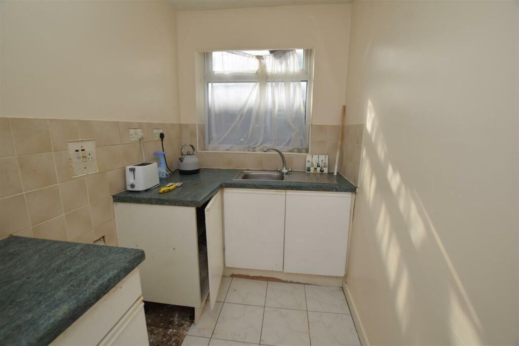Baguley Crescent, Middleton... 1 bed flat £25,000