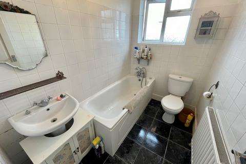 248 Highfield Road, Romford, RM5 3AW