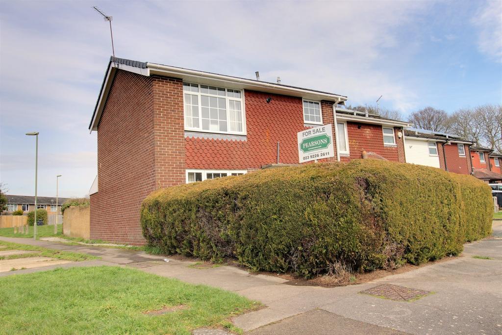 SULLIVAN WAY, WATERLOOVILLE 3 bed end of terrace house for sale £300,000