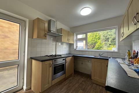 3 bedroom semi-detached house to rent, Somerby Drive, Oadby, LE2