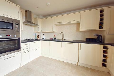 2 bedroom apartment to rent, Suttons Lane, Hornchurch, Essex, RM12