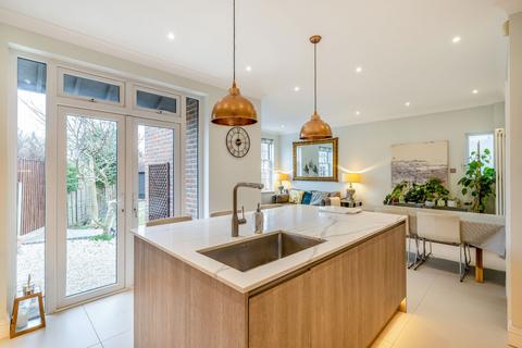 479 Rayners Lane, Pinner, HA5 5DN