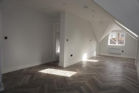 1d Sienna Close, Chessington, KT9 2HQ