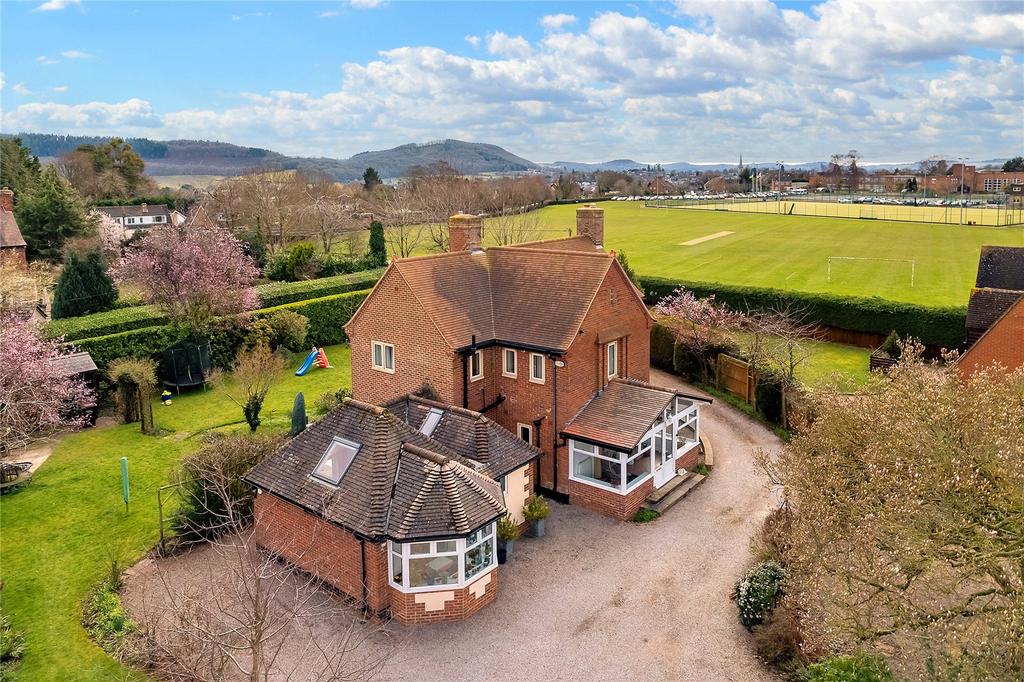 Ledbury Road, RossonWye, Hfds, HR9 4 bed detached house for sale £565,000