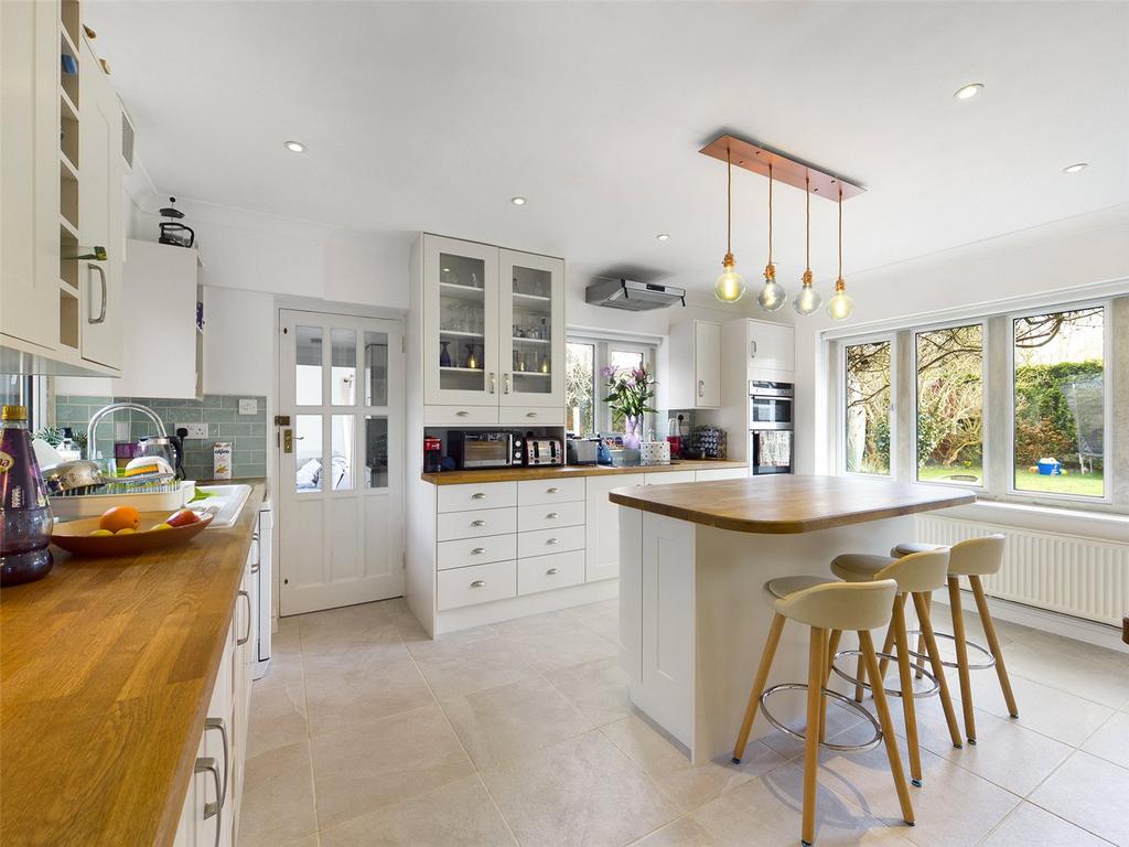 Ledbury Road, RossonWye, Hfds, HR9 4 bed detached house for sale £565,000