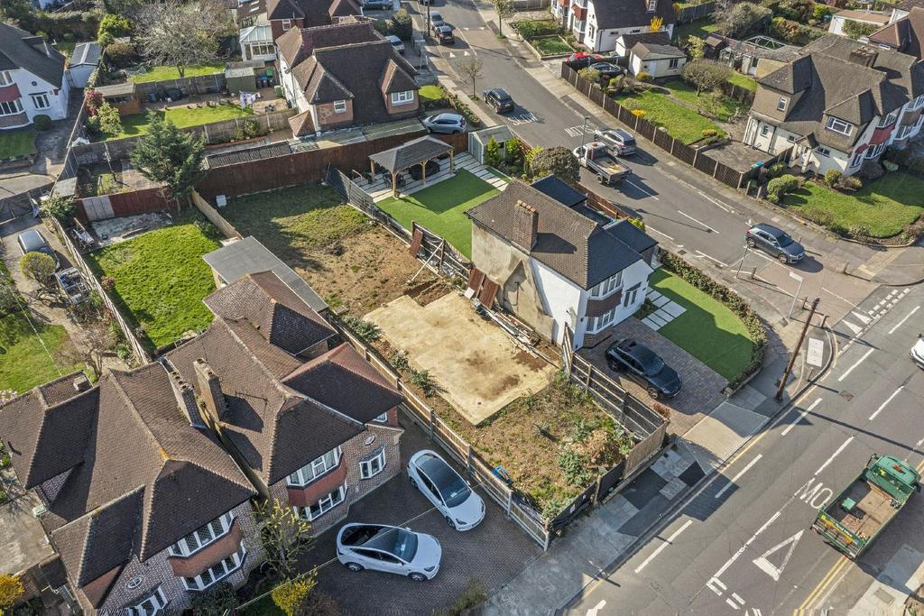 Land in New Malden, Motspur Park, New Malden 4 bed property with land