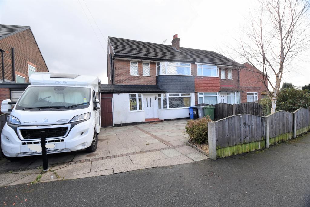 Daresbury Avenue, Flixton, M41 3 bed semidetached house for sale £