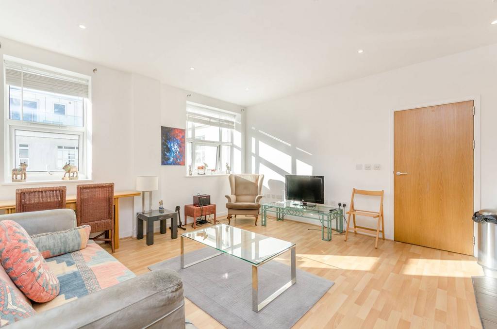Bromyard Avenue, Acton, London, W3 2 bed flat £1,800 pcm (£415 pw)