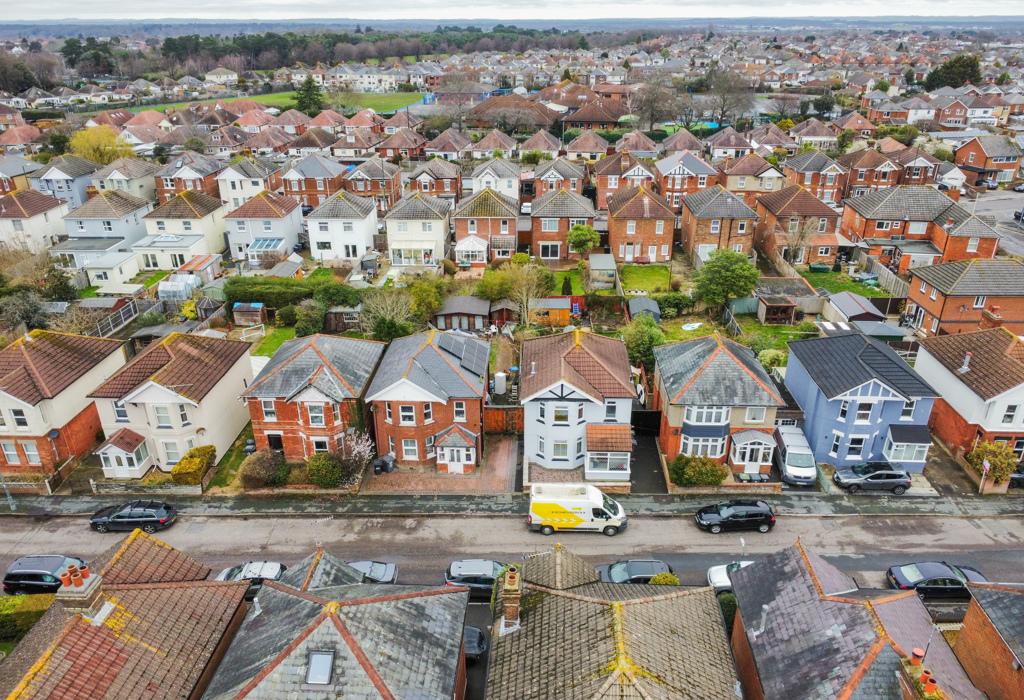 Highfield Road, Bournemouth, Dorset 3 bed detached house for sale £