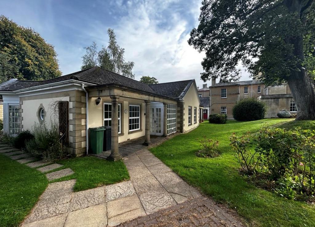 The Courtyard, Sutton Veny, BA12 2 bed semidetached bungalow for sale