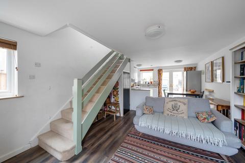 25 Caroline Close, London, SW16 2XU