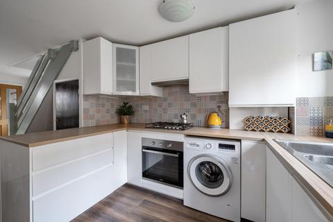 25 Caroline Close, London, SW16 2XU