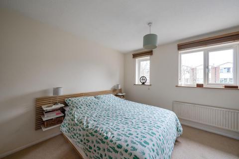 25 Caroline Close, London, SW16 2XU