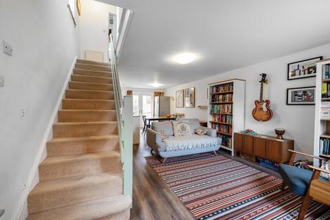 25 Caroline Close, London, SW16 2XU