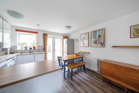 25 Caroline Close, London, SW16 2XU